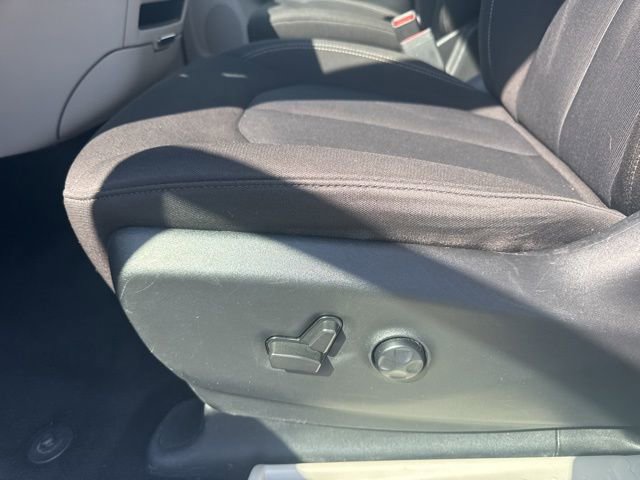 Used 2022 Chrysler Voyager LX FWD image 19