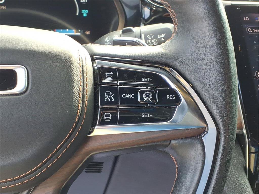 Certified 2022 Jeep Grand Cherokee Summit w/ Luxury Tech Group V AWD/4WD image 13
