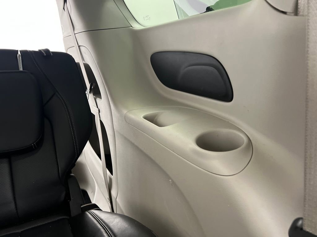 Used 2024 Chrysler Pacifica Touring-L image 39