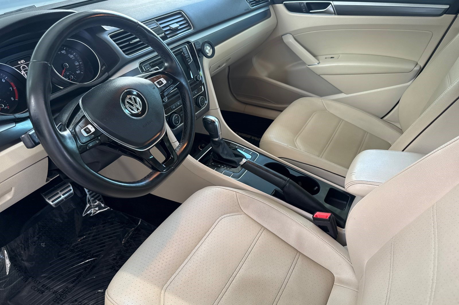 Used 2018 Volkswagen Passat 2.0T R-Line FWD image 11