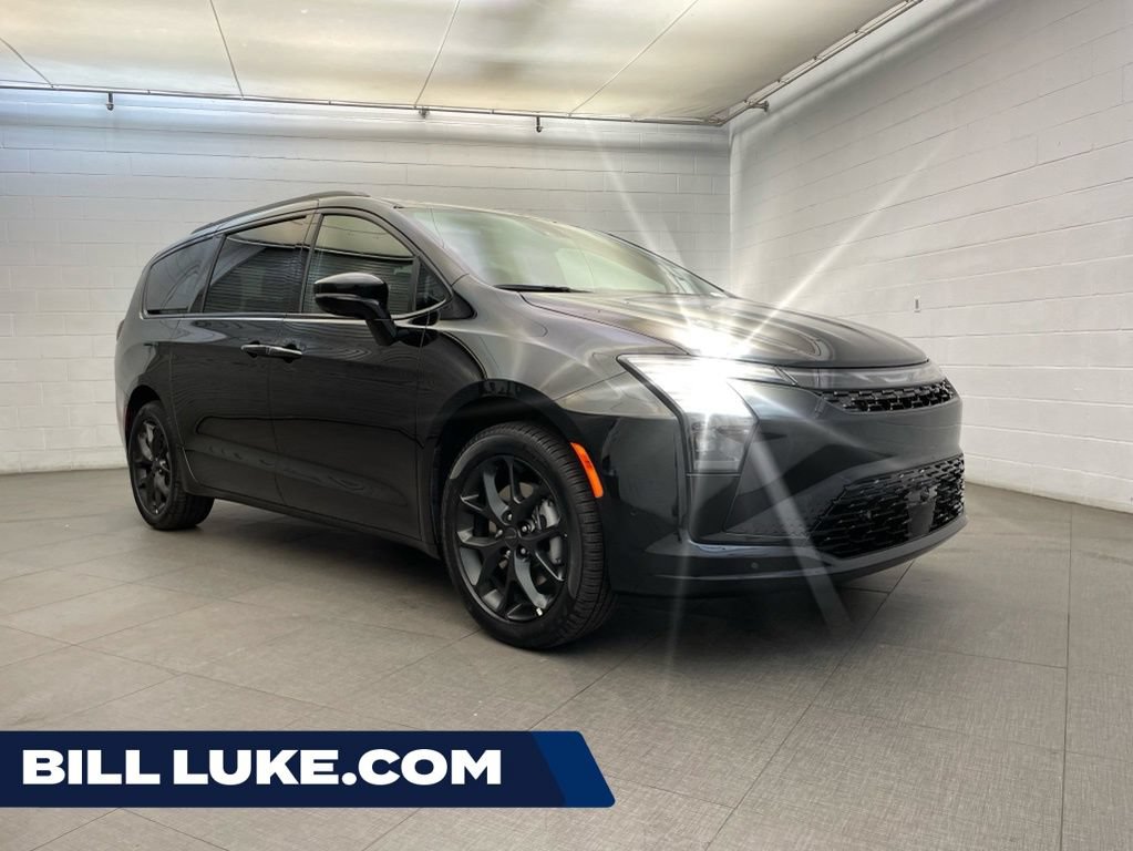 New 2027 Chrysler Pacifica Limited w/ S Appearance Package AWD/4WD image 1
