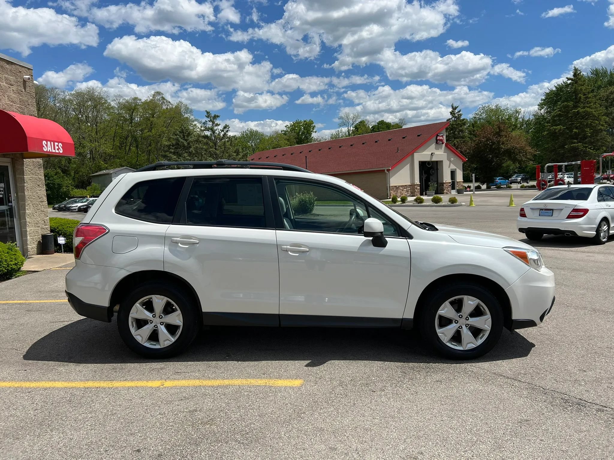 Used 2015 Subaru Forester 2.5i Premium w/ All-Weather Package AWD/4WD image 4