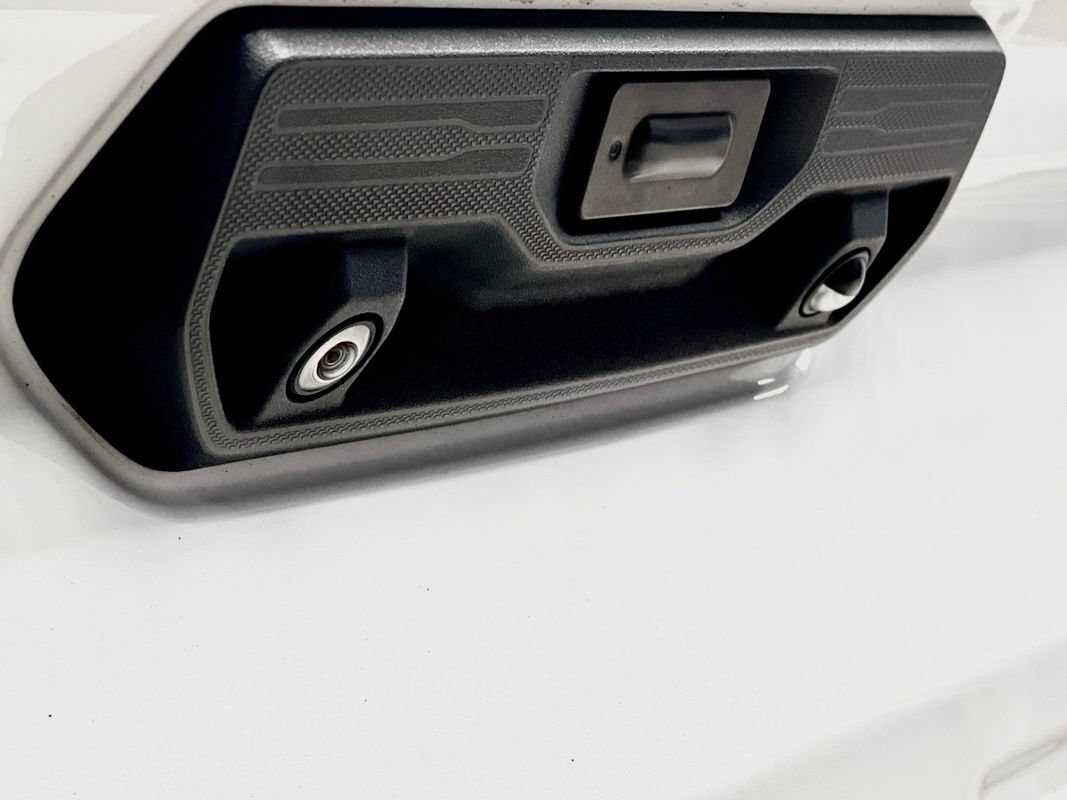 Used 2022 Chevrolet Silverado 1500 High Country w/ High Country Premium Package AWD/4WD image 46