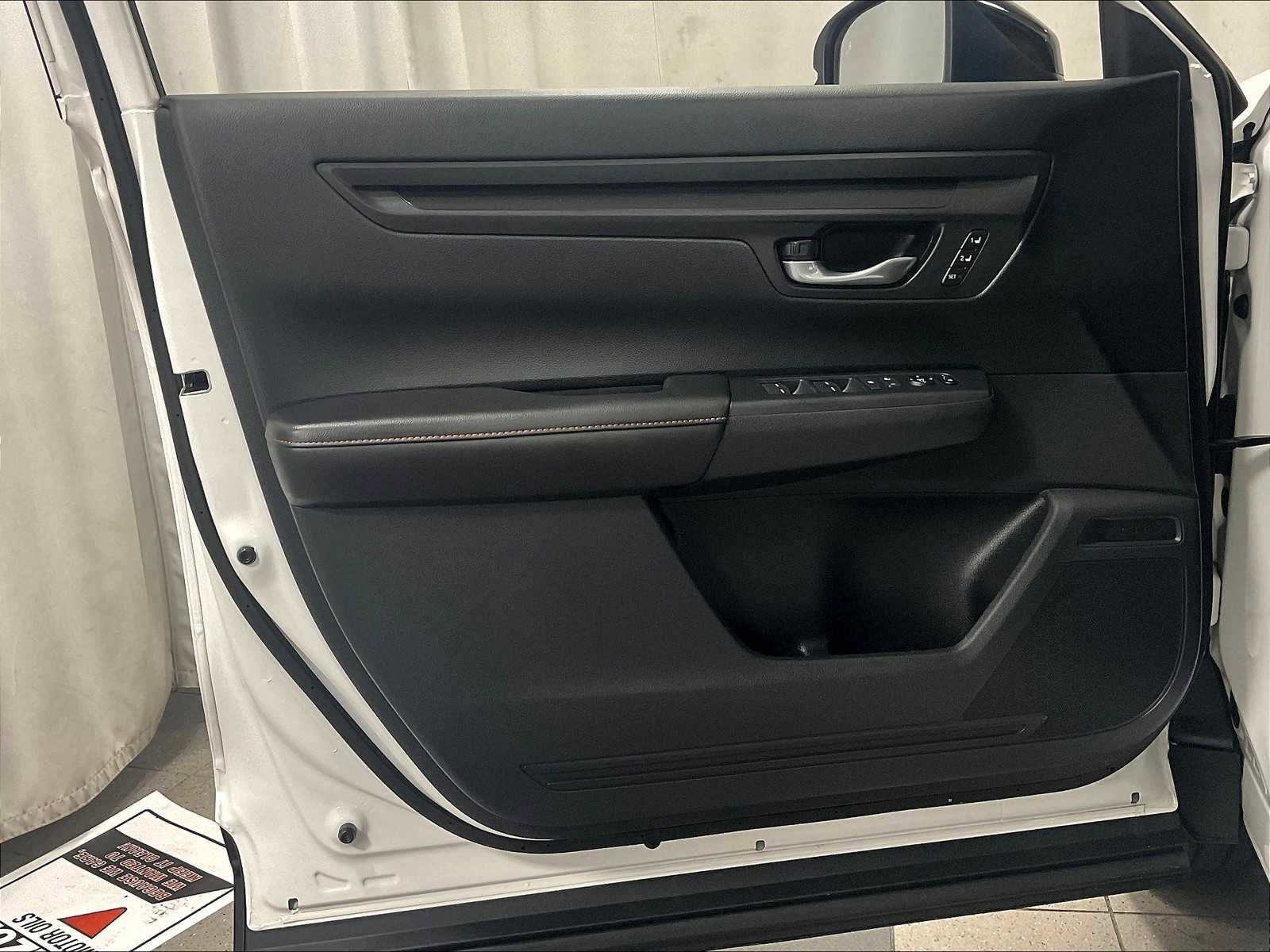 Used 2025 Honda CR-V Sport image 9