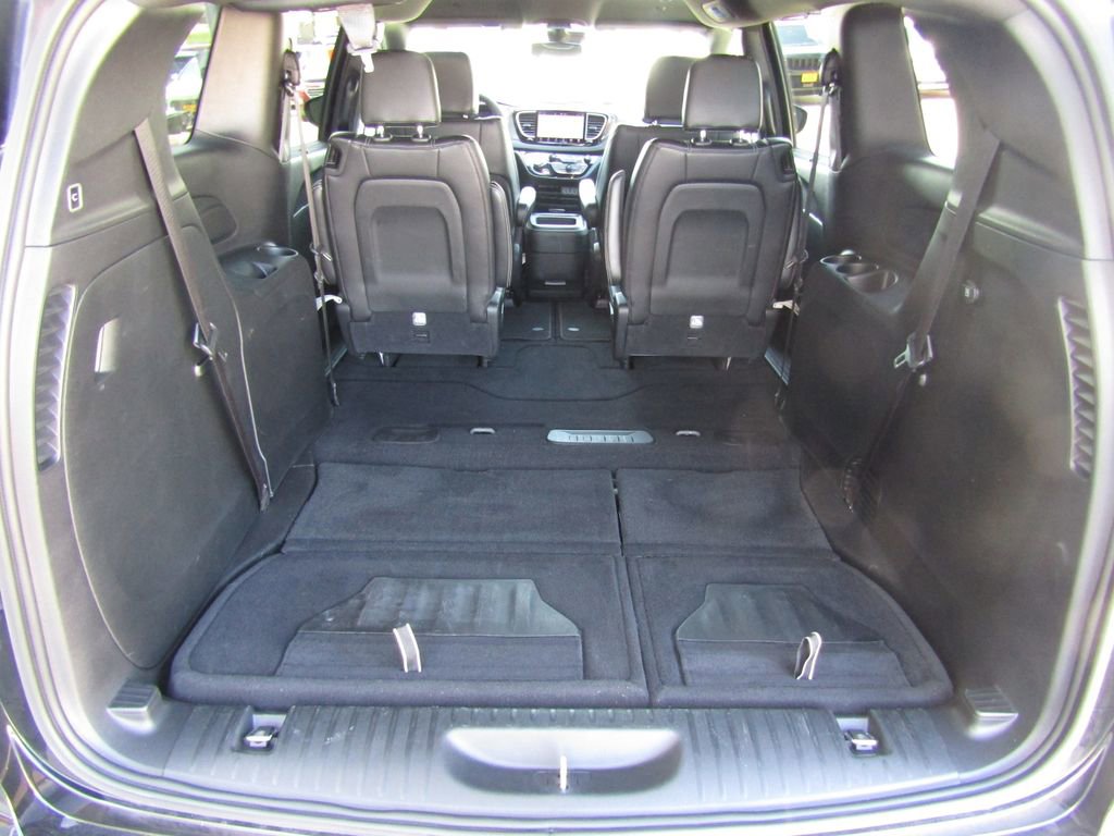 Used 2025 Chrysler Pacifica Select FWD image 36
