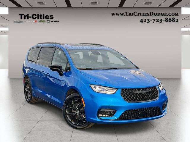 New 2026 Chrysler Pacifica Select w/ S Appearance Package AWD/4WD image 1
