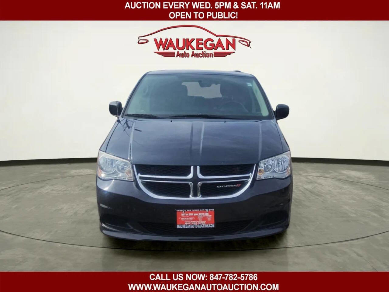 Used 2013 Dodge Grand Caravan SXT w/ UConnect Hands-Free Group image 2