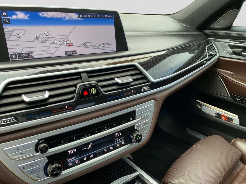 Used 2022 BMW 750i xDrive w/ Executive Package AWD/4WD image 27