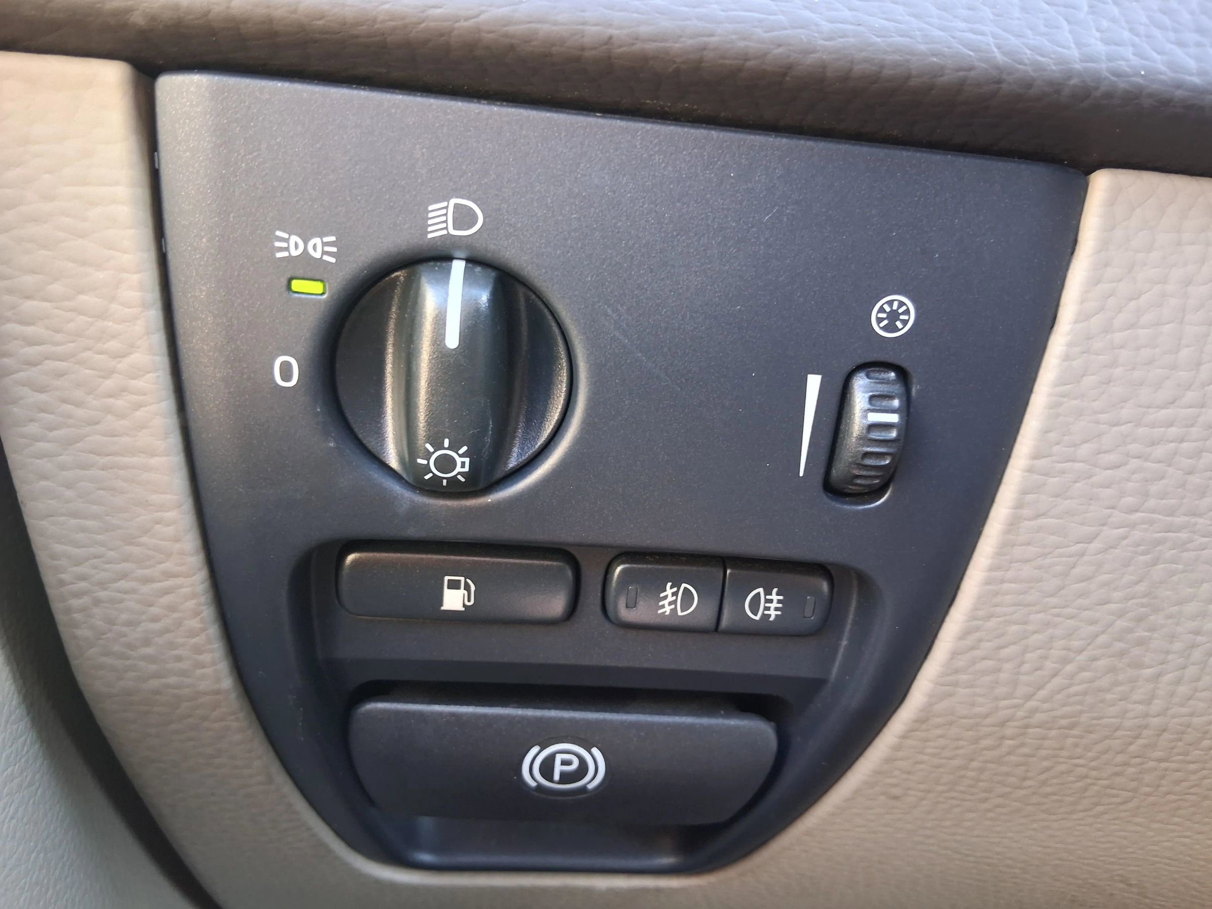 Used 2011 Volvo XC90 3.2 image 19