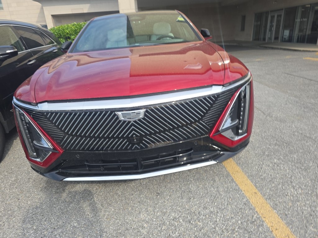 Certified 2024 Cadillac Lyriq Luxury AWD/4WD image 3