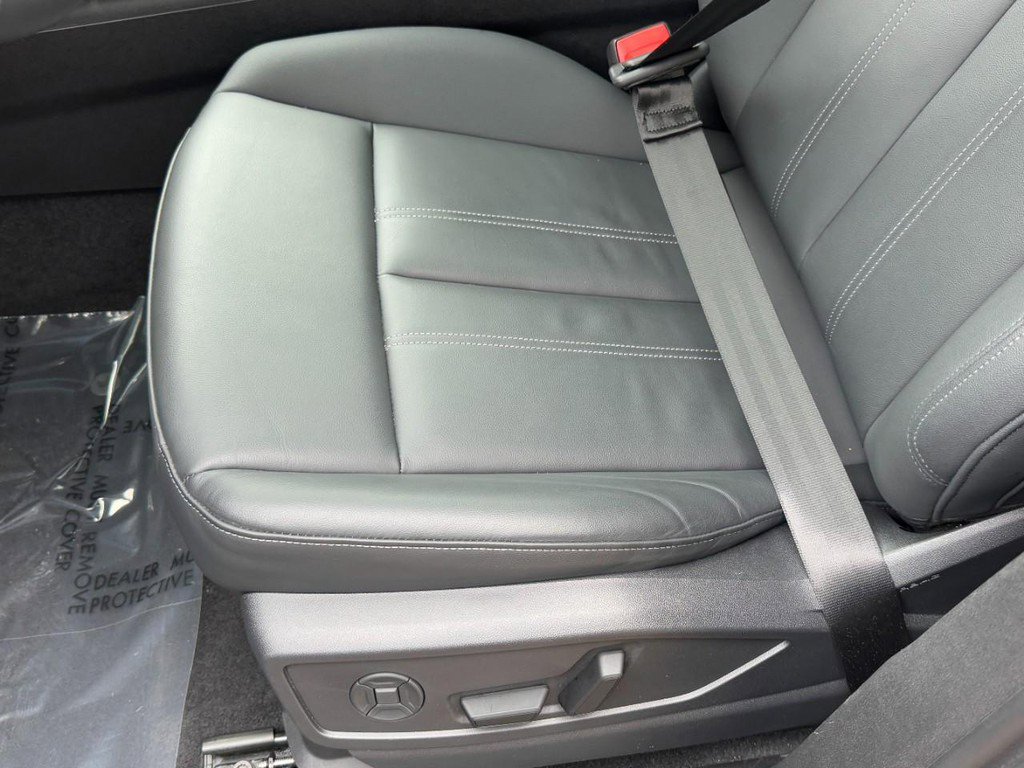 Used 2025 Audi Q5 Premium w/ Convenience Package image 24