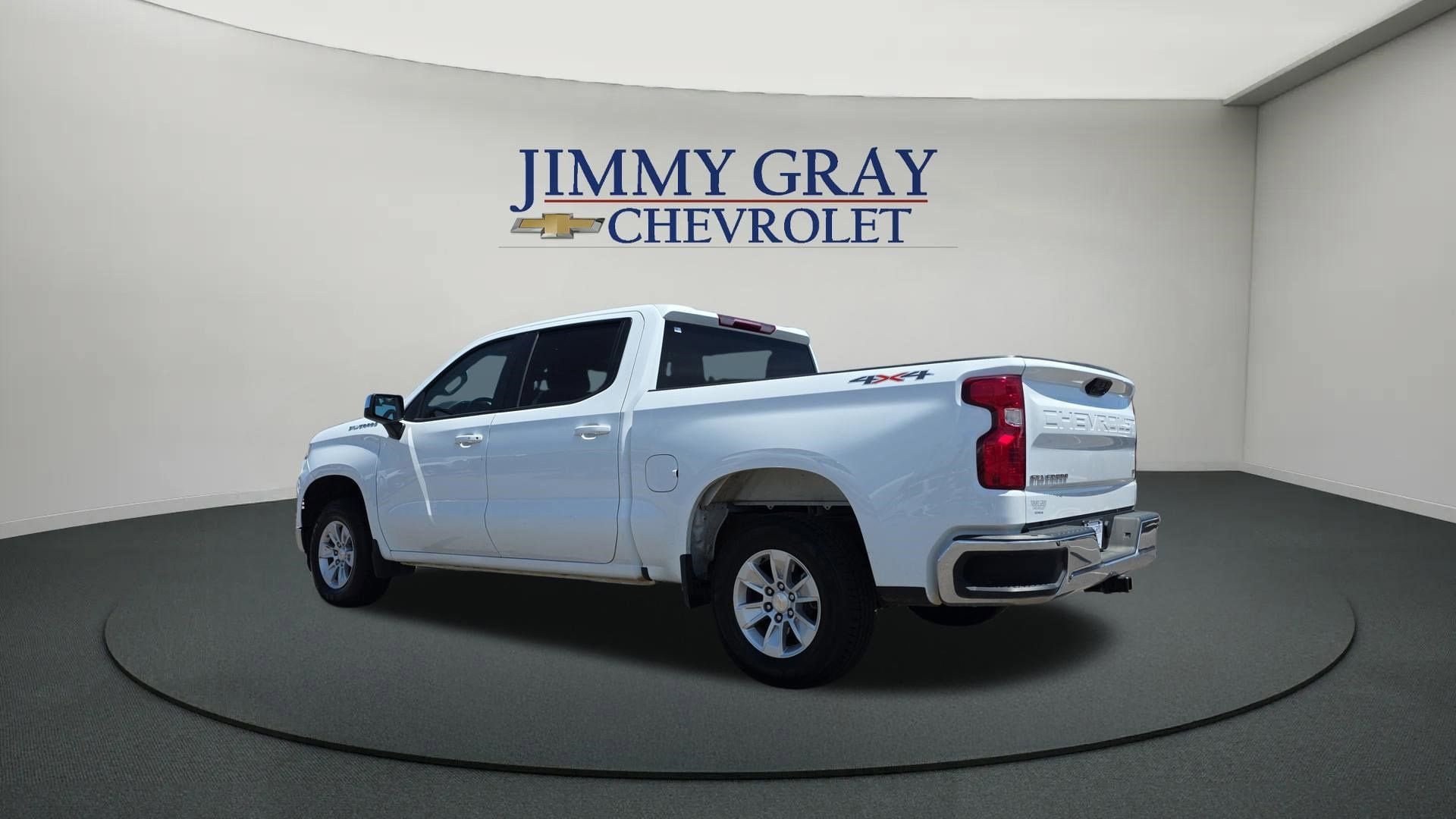 Used 2025 Chevrolet Silverado 1500 LT AWD/4WD image 3