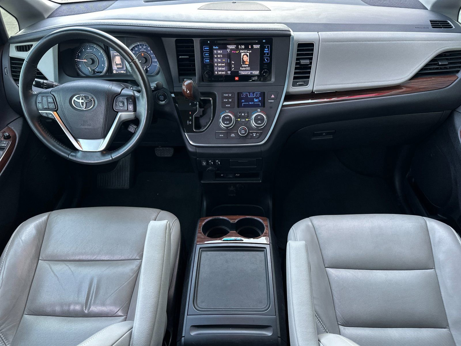 Used 2017 Toyota Sienna Limited Premium image 12