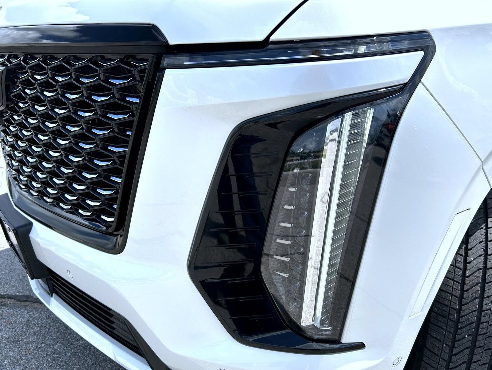 Certified 2025 Cadillac Escalade ESV Premium Luxury w/ Touring Package AWD/4WD image 26