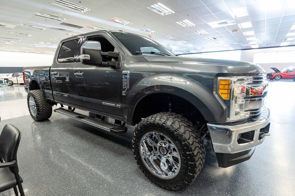Used 2017 Ford F250 Lariat w/ Lariat Ultimate Package AWD/4WD image 4
