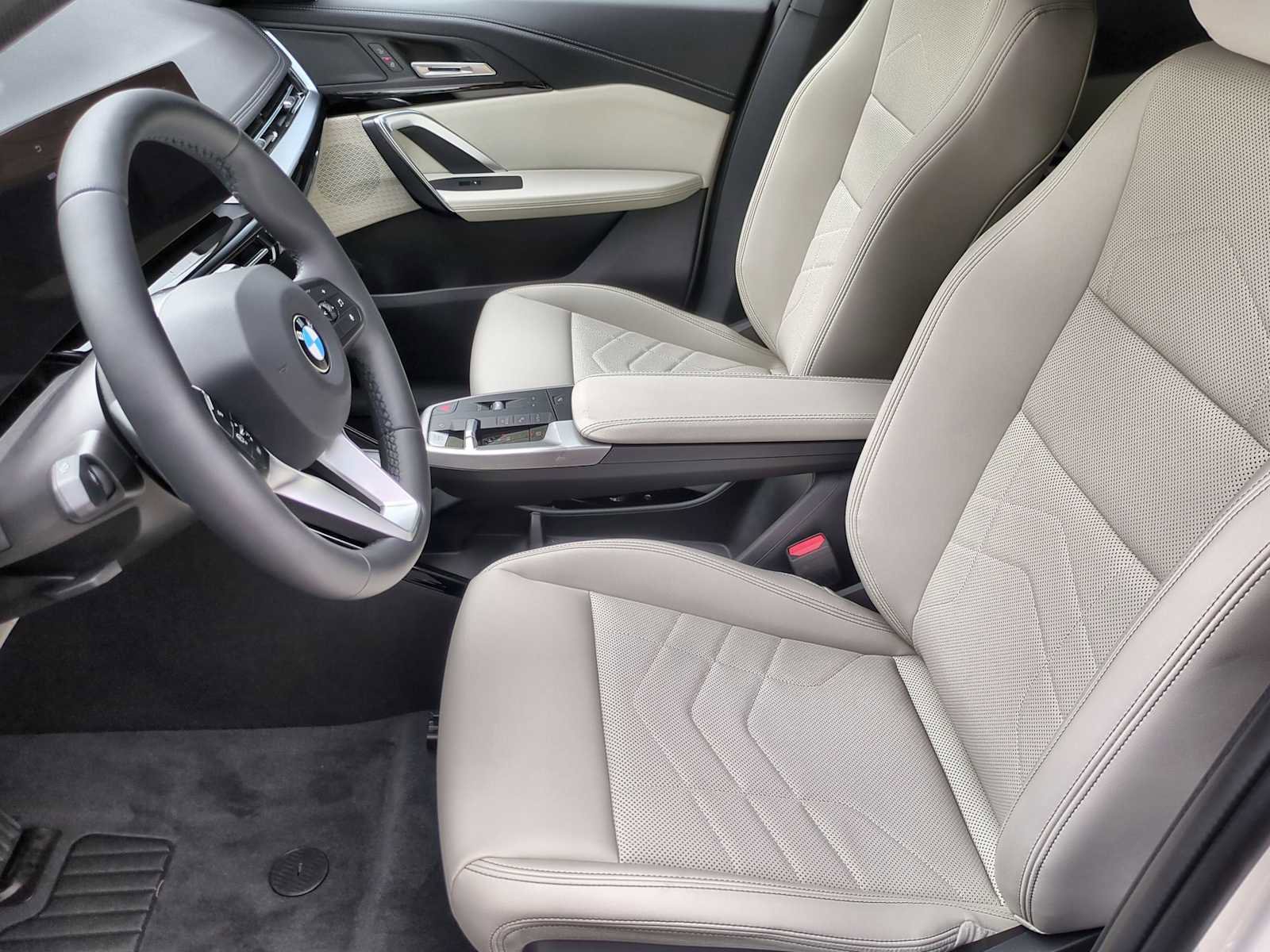 Used 2026 BMW X1 xDrive28i w/ Technology Package image 16