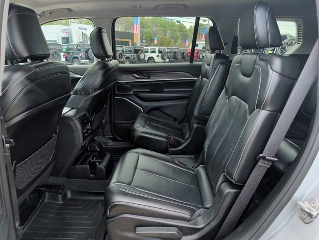 Used 2021 Jeep Grand Cherokee L Limited AWD/4WD image 32