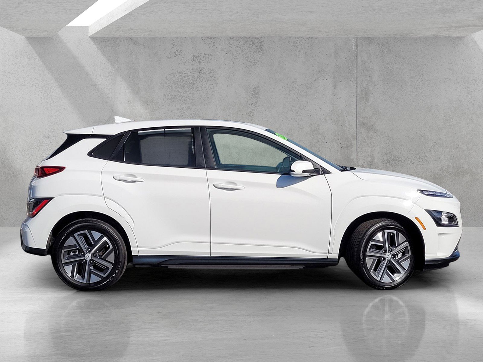 Used 2023 Hyundai Kona SEL image 3