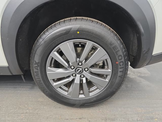 Used 2025 Nissan Pathfinder SV image 16