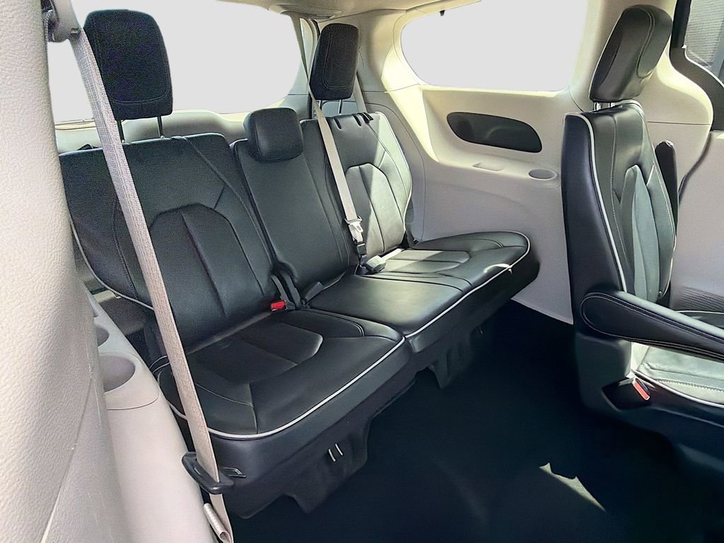 Used 2023 Chrysler Pacifica Limited image 21