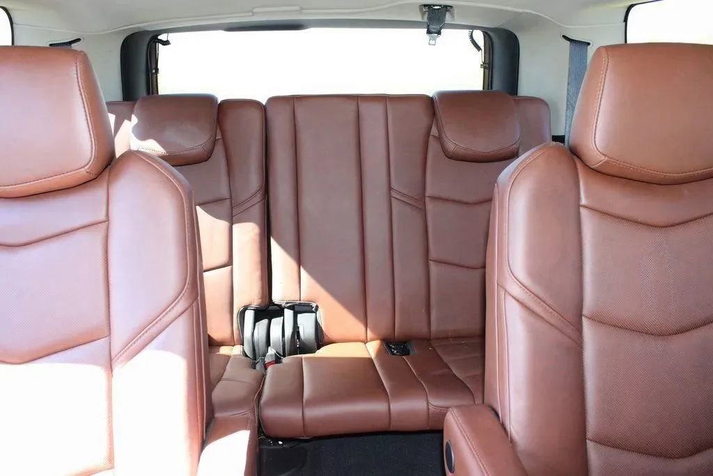 Used 2018 Cadillac Escalade Premium Luxury AWD/4WD image 26