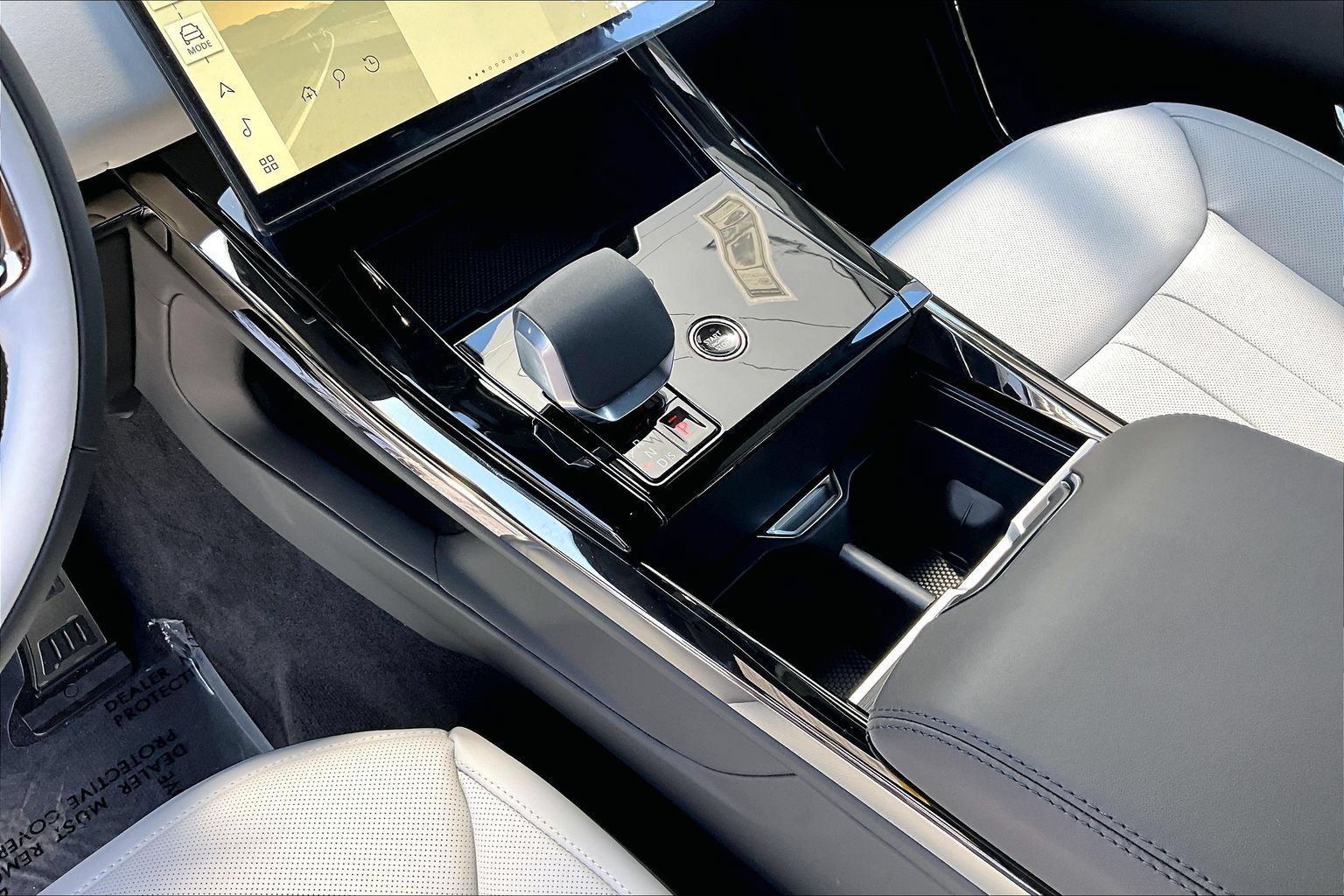 New 2026 Land Rover Range Rover Sport Dynamic SE AWD/4WD image 8