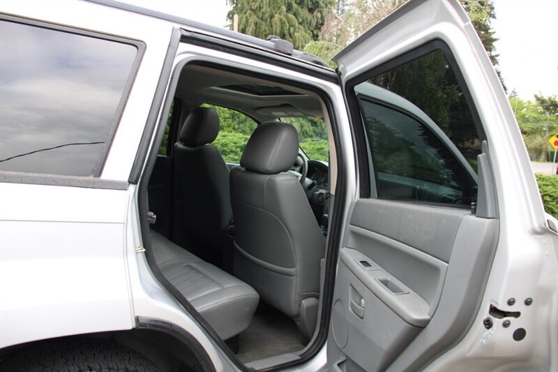 Used 2007 Jeep Grand Cherokee Laredo RWD image 6