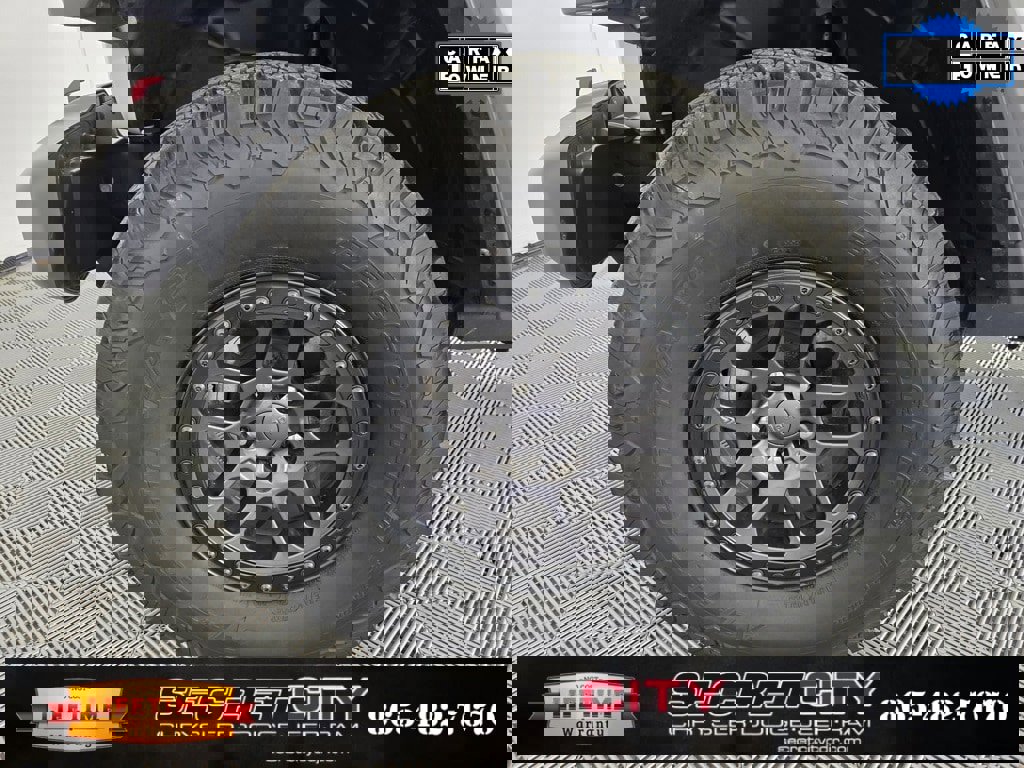 Used 2022 Jeep Wrangler Unlimited Rubicon w/ Xtreme Recon 35" Tire Package image 9