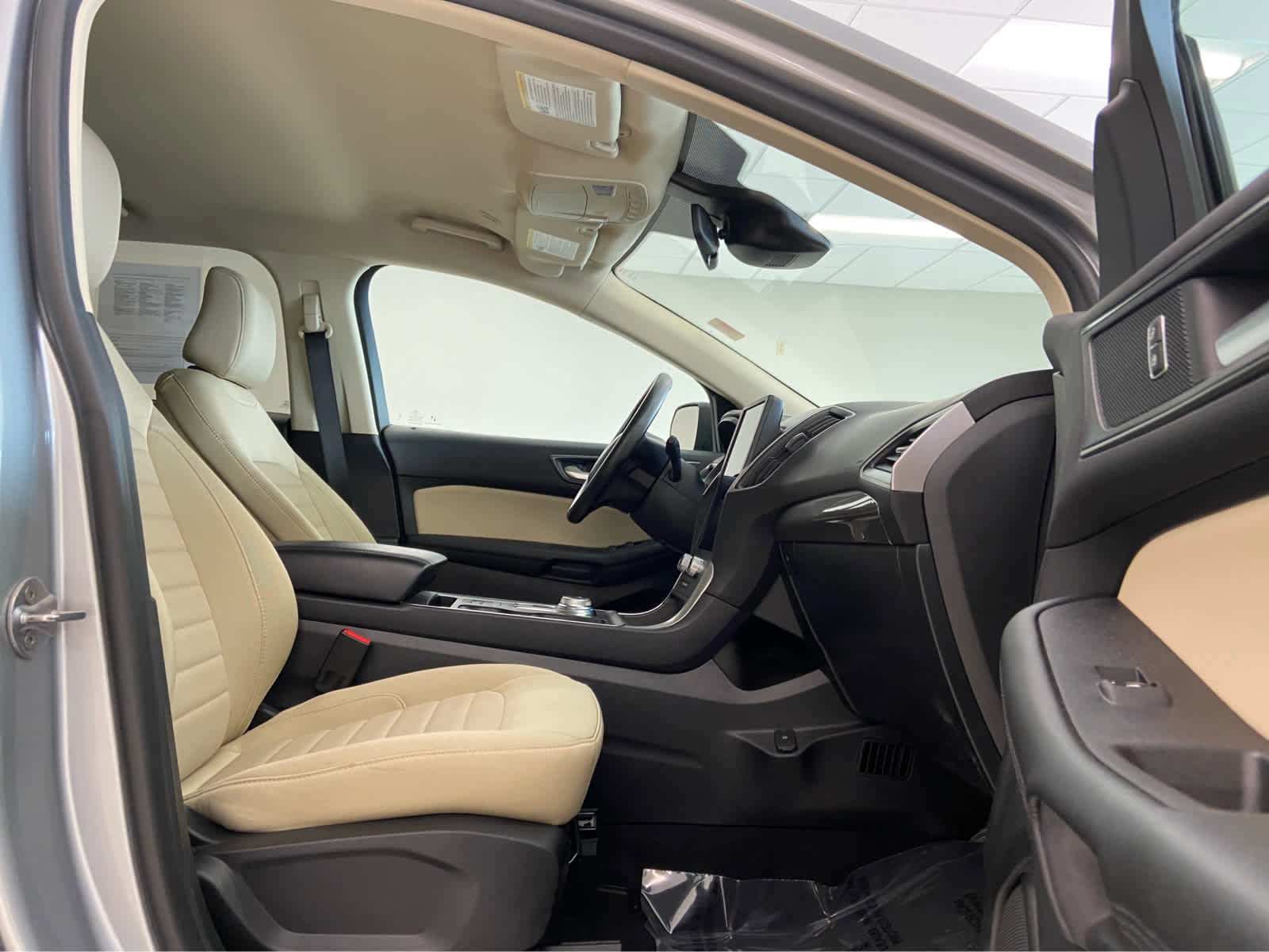 Used 2024 Ford Edge SE image 15