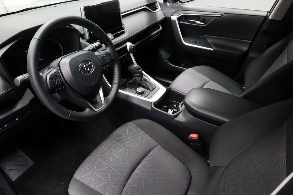 Used 2025 Toyota RAV4 XLE w/ Convenience Package image 22