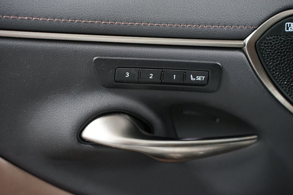 Used 2024 Lexus ES 350 Ultra Luxury w/ Accessory Package (Z2) image 34