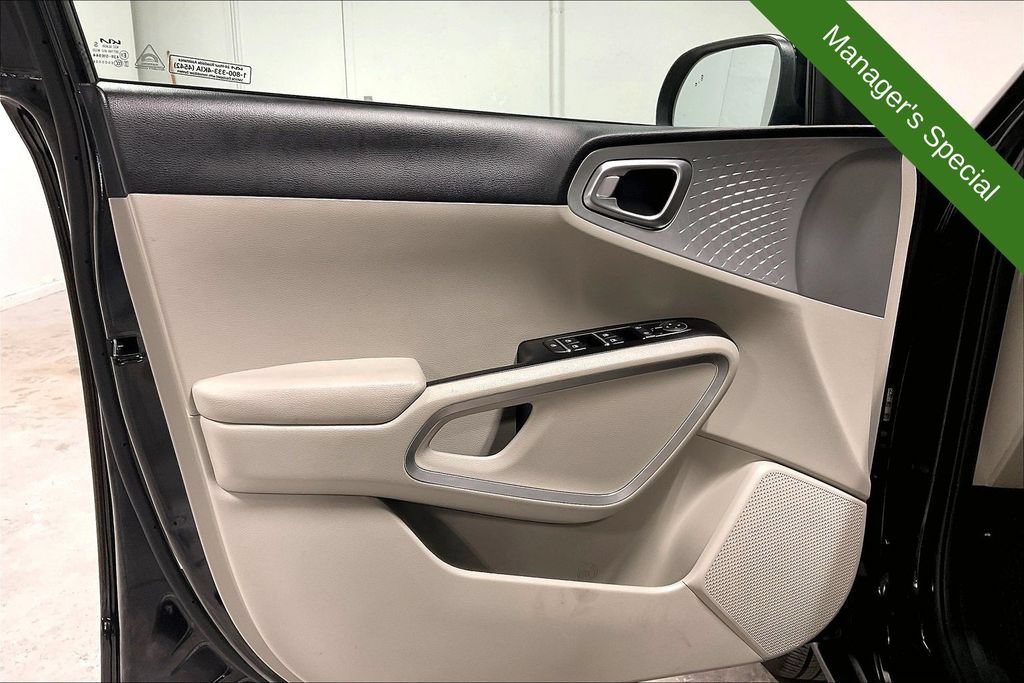 Used 2025 Kia Soul LX w/ LX Technology Package FWD image 21