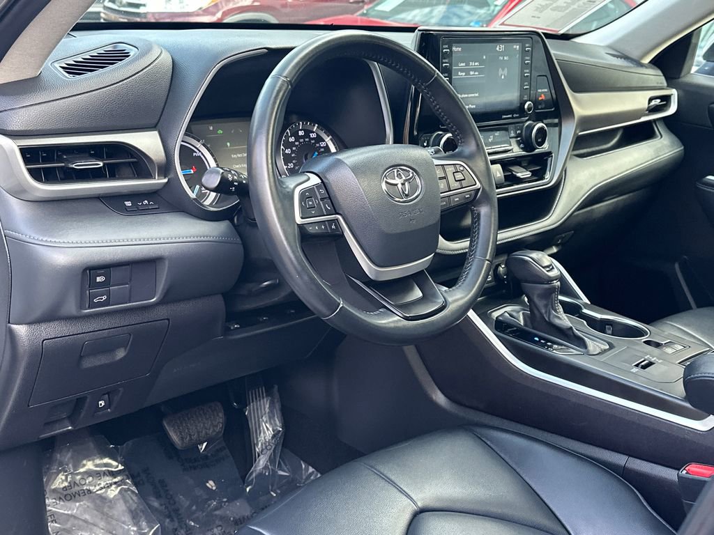 Used 2022 Toyota Highlander XLE image 22