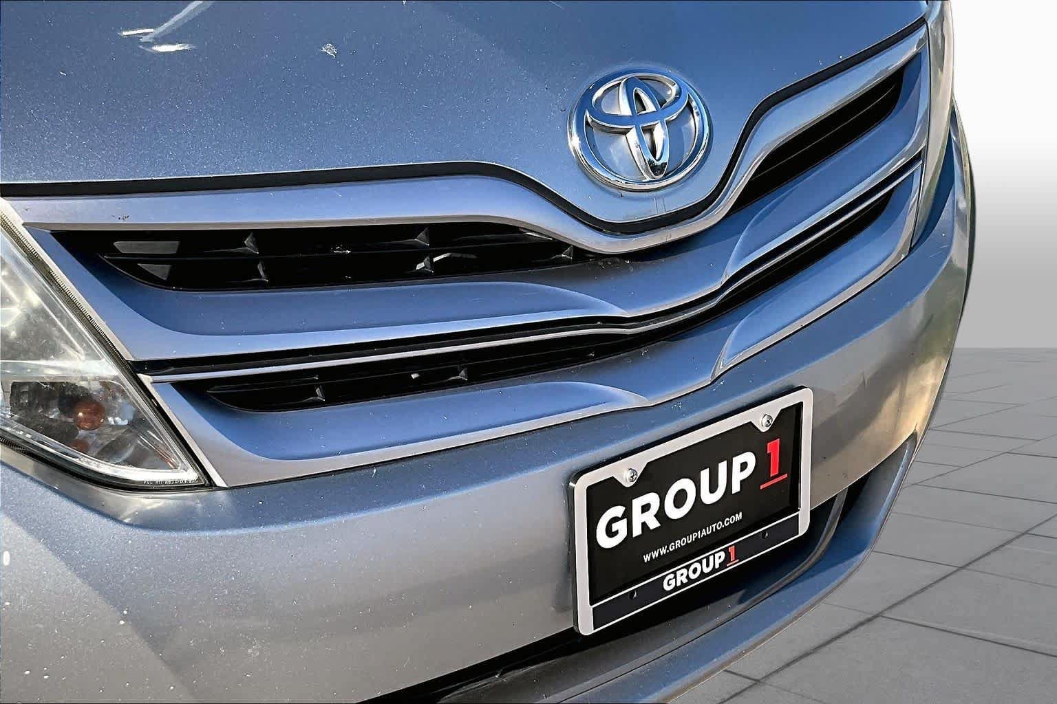 Used 2015 Toyota Venza LE FWD image 29