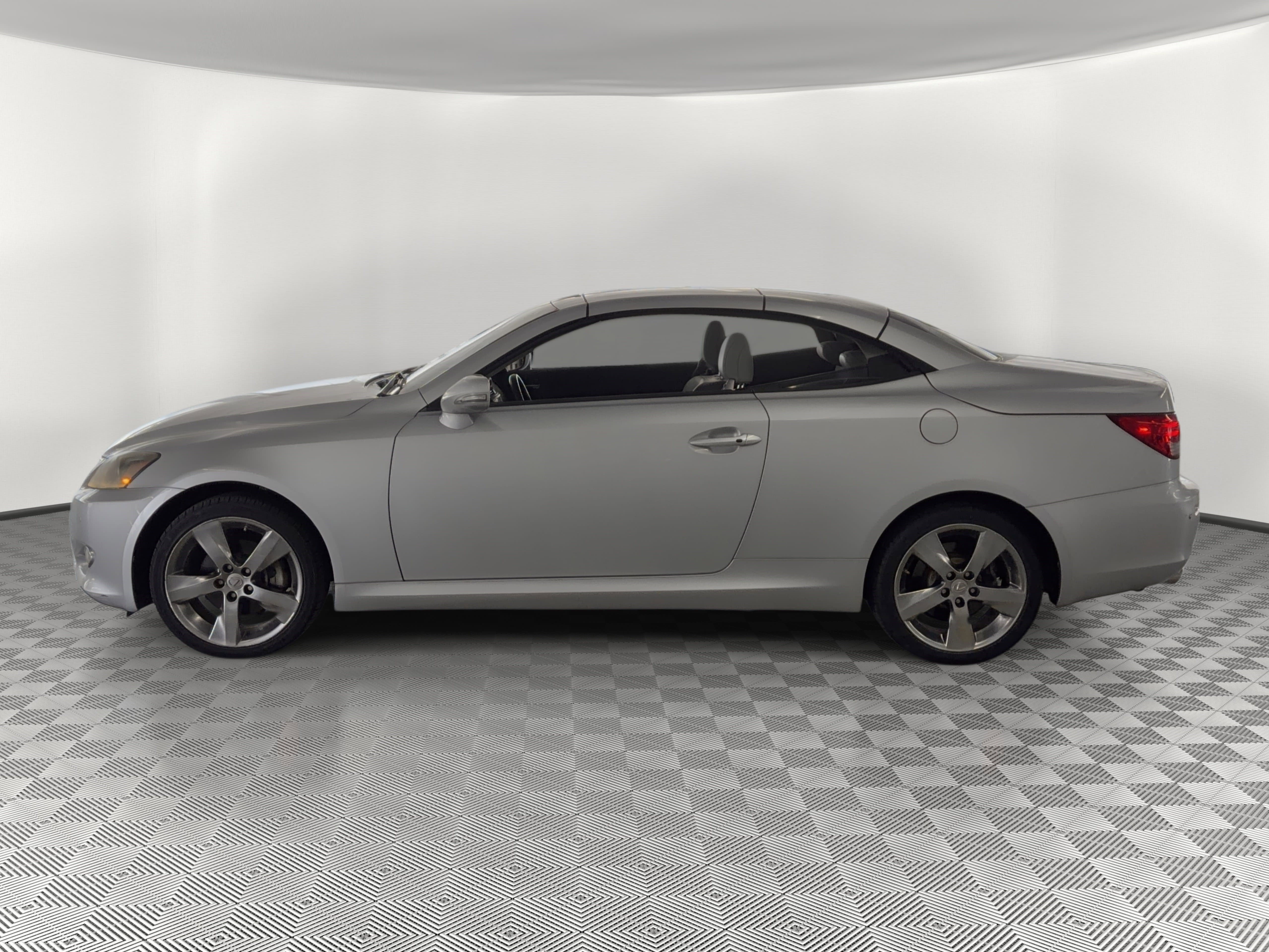 Used 2011 Lexus IS 250C w/ Luxury Pkg image 2
