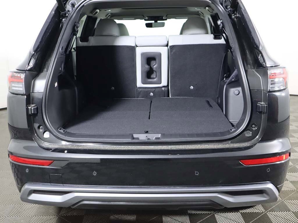 New 2025 Mitsubishi Outlander SE image 19