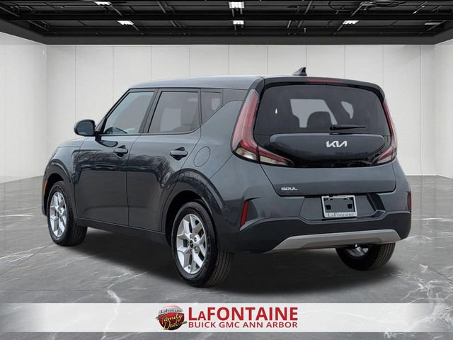 Used 2025 Kia Soul LX w/ LX Technology Package image 3