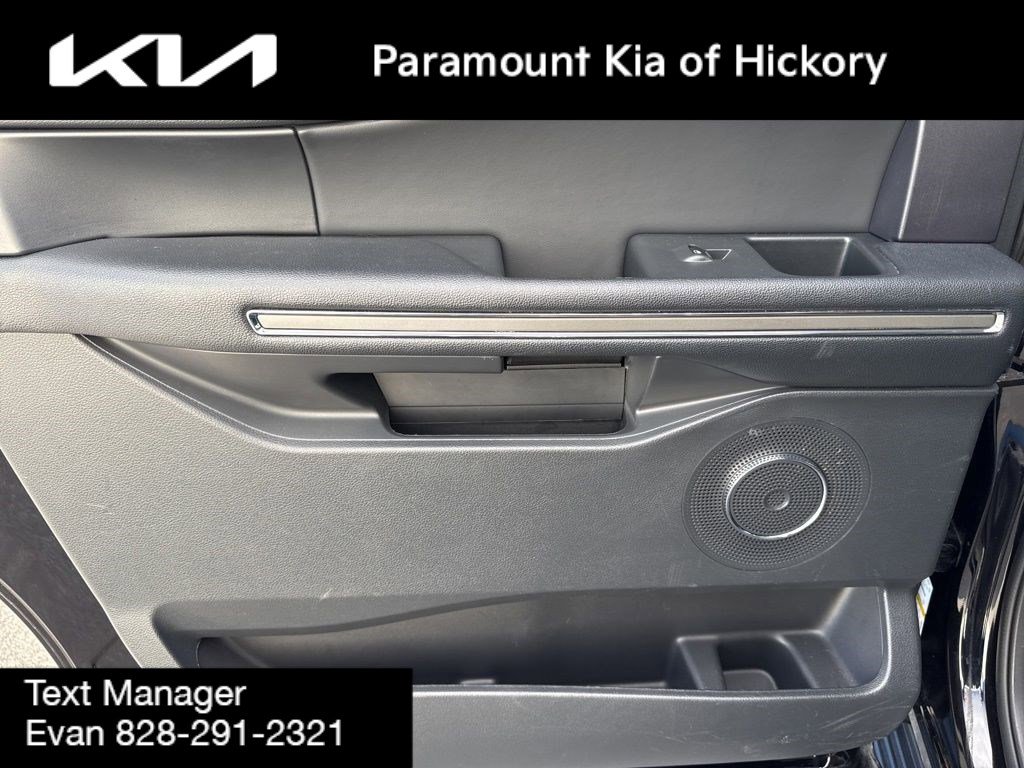 Used 2024 Ford Expedition Max XLT image 15