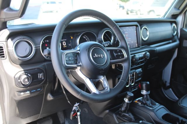 Used 2023 Jeep Wrangler Unlimited Sahara w/ Cold Weather Group AWD/4WD image 16