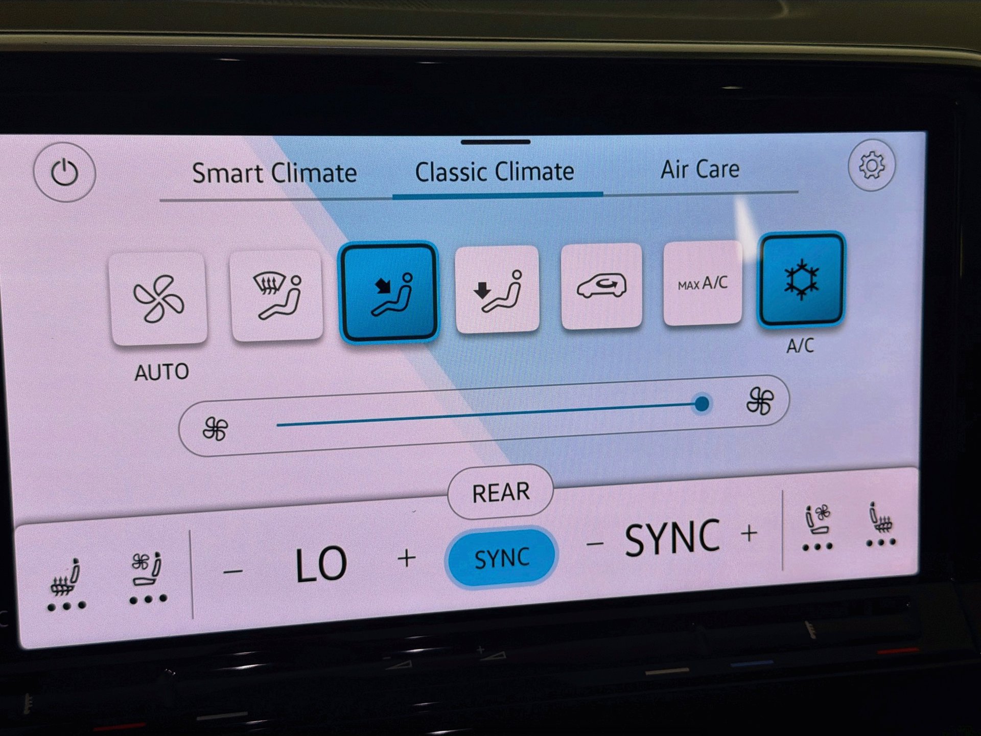 Certified 2024 Volkswagen Atlas SE FWD image 14