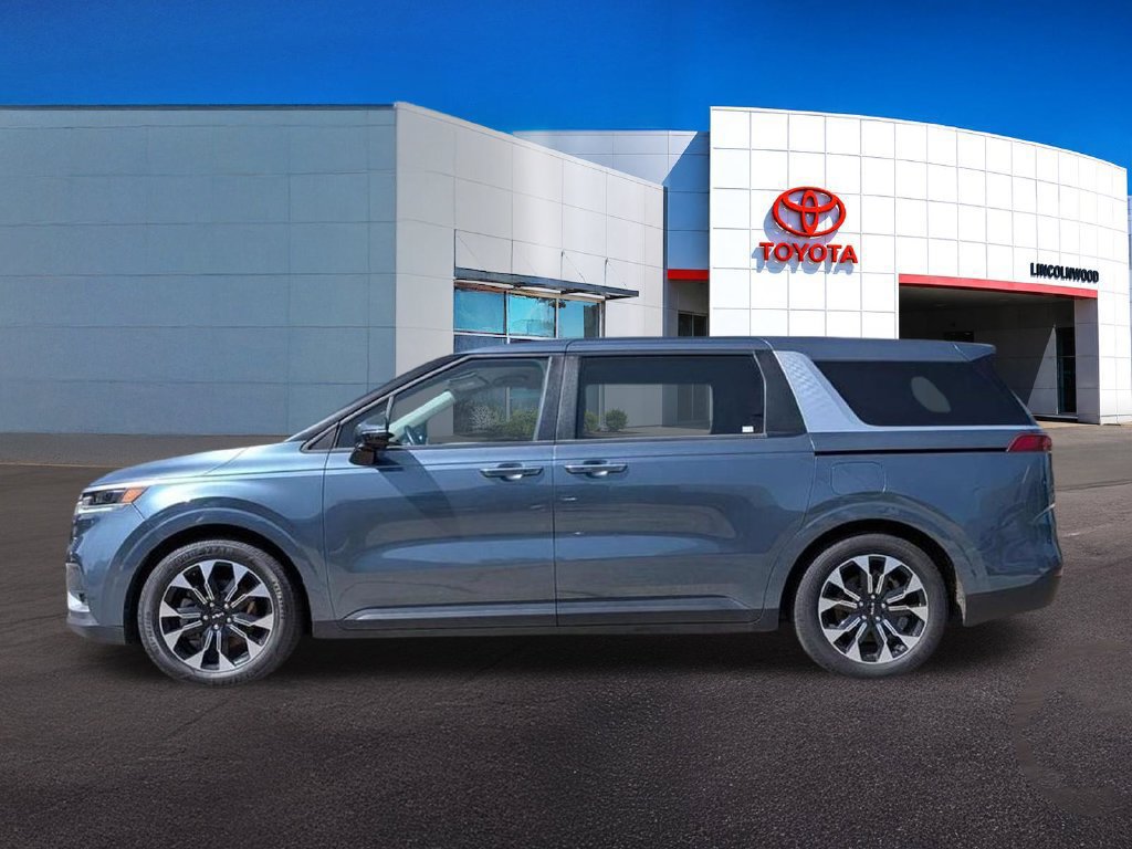Used 2024 Kia Carnival EX FWD image 11