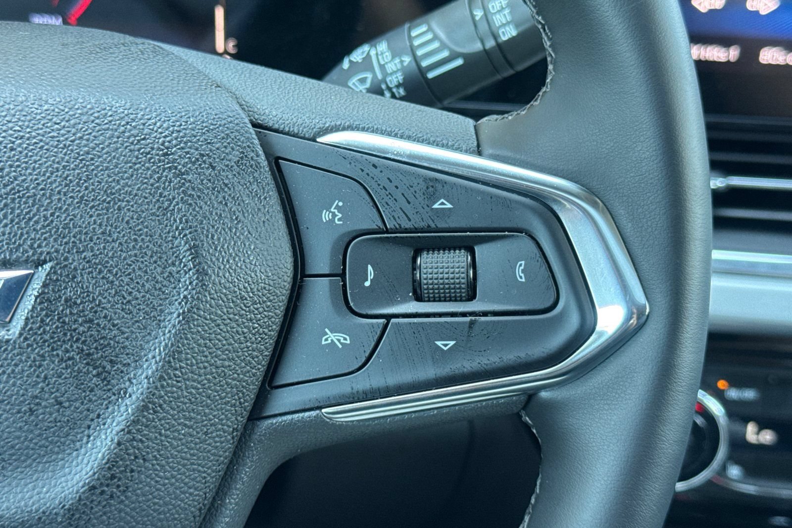 Used 2026 Chevrolet Trax LT w/ Sunroof Package FWD image 37