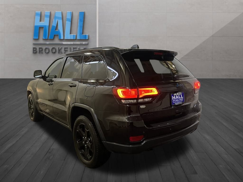 Used 2018 Jeep Grand Cherokee Laredo image 3