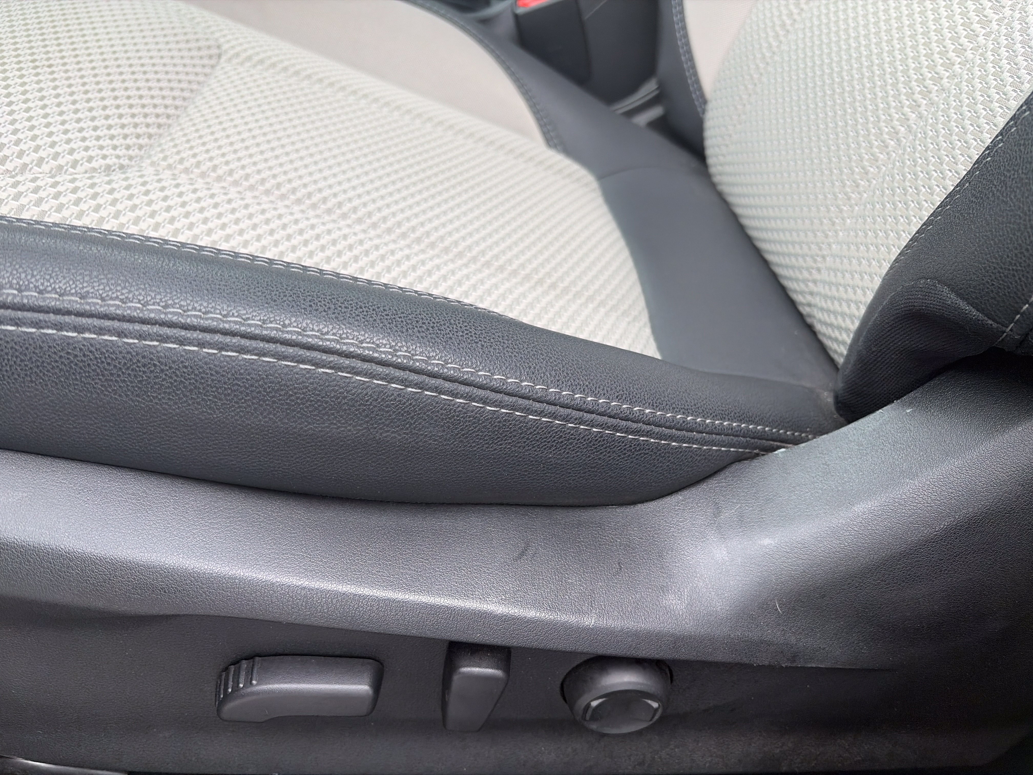 Used 2024 Subaru Forester Premium AWD/4WD image 16