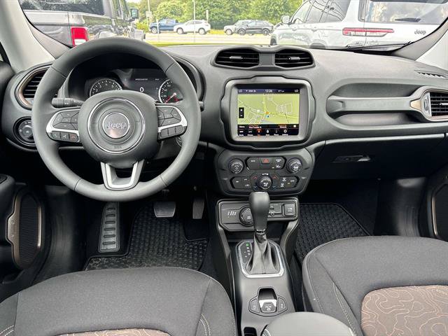 Certified 2023 Jeep Renegade Latitude w/ Sun/Sound Group AWD/4WD image 12