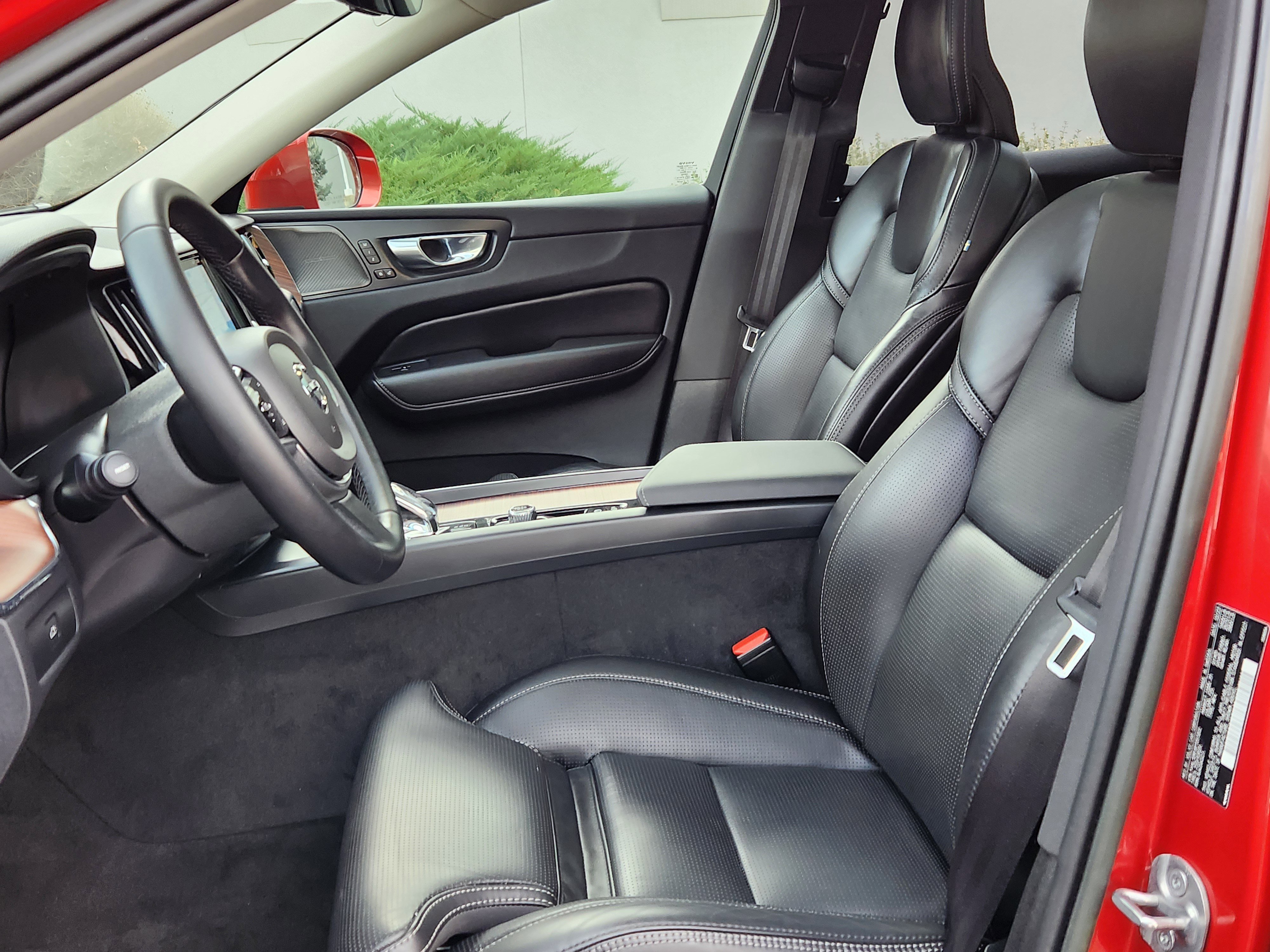 Certified 2023 Volvo XC60 B5 Ultimate image 9