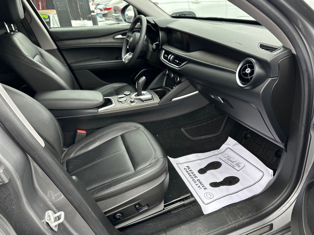Used 2021 Alfa Romeo Stelvio Ti image 16