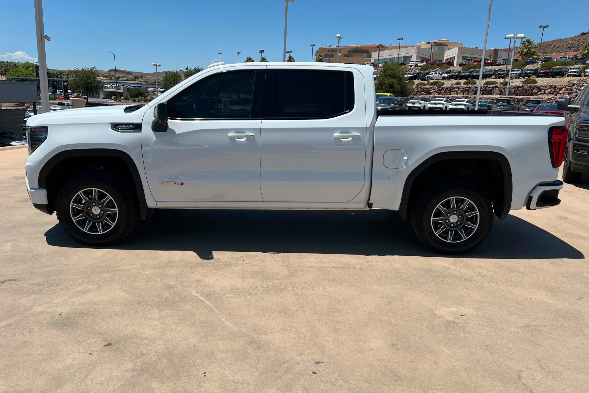 Used 2025 GMC Sierra 1500 AT4 AWD/4WD image 2