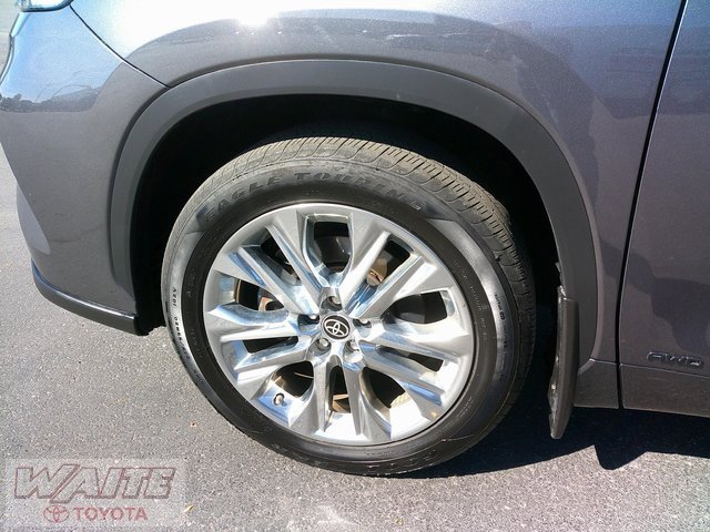 Used 2023 Toyota Highlander Limited image 11