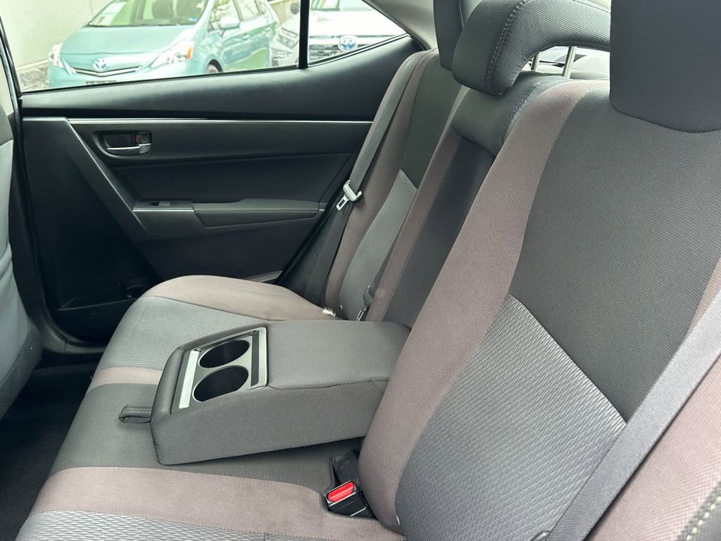 Used 2018 Toyota Corolla LE FWD image 13